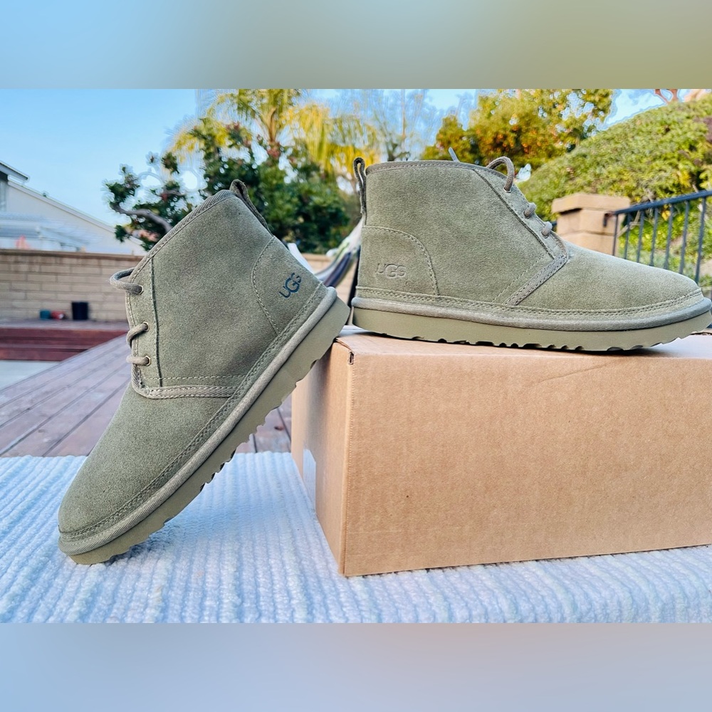 UGG Neumel Boots for women, size 6